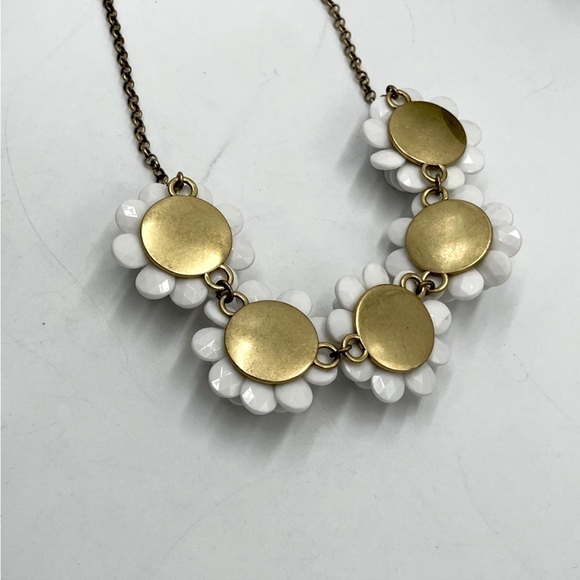 J. Crew Vintage White Flower & Rhinestone Crystal Gold Statement Necklace Rare - Picture 11 of 14